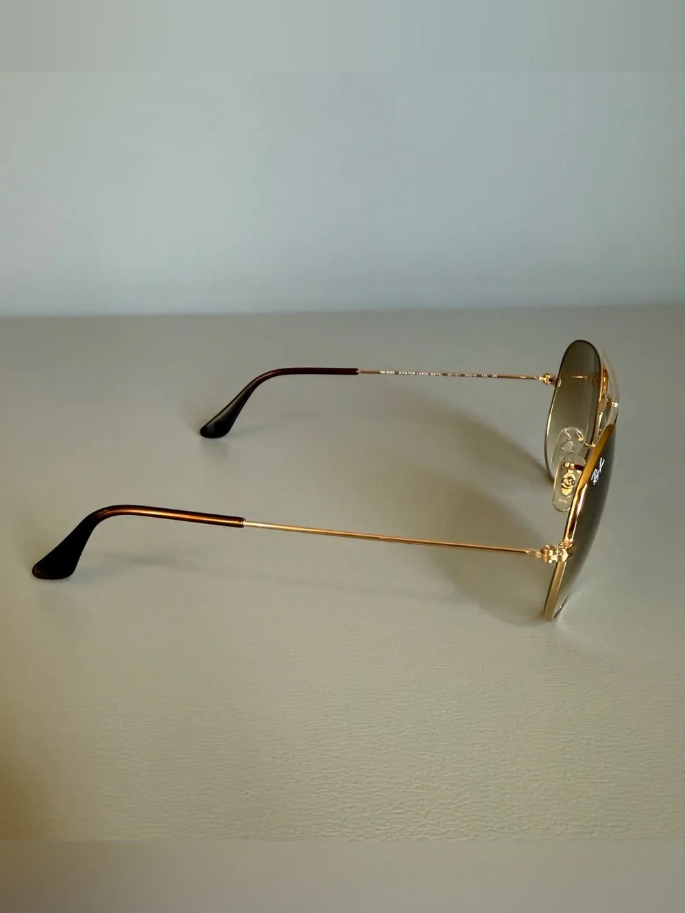 Ray-Ban RB3025 Aviator Gradient Sunglasses Light Brown / Polished Arista Gold
